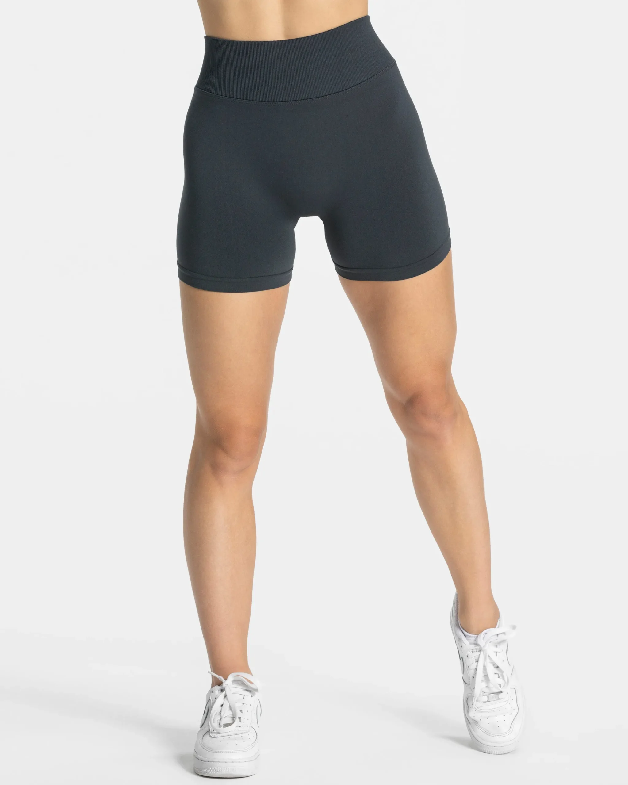 Best Short dos en V Covert scrunch Essence « Ebony » Femme Shorts